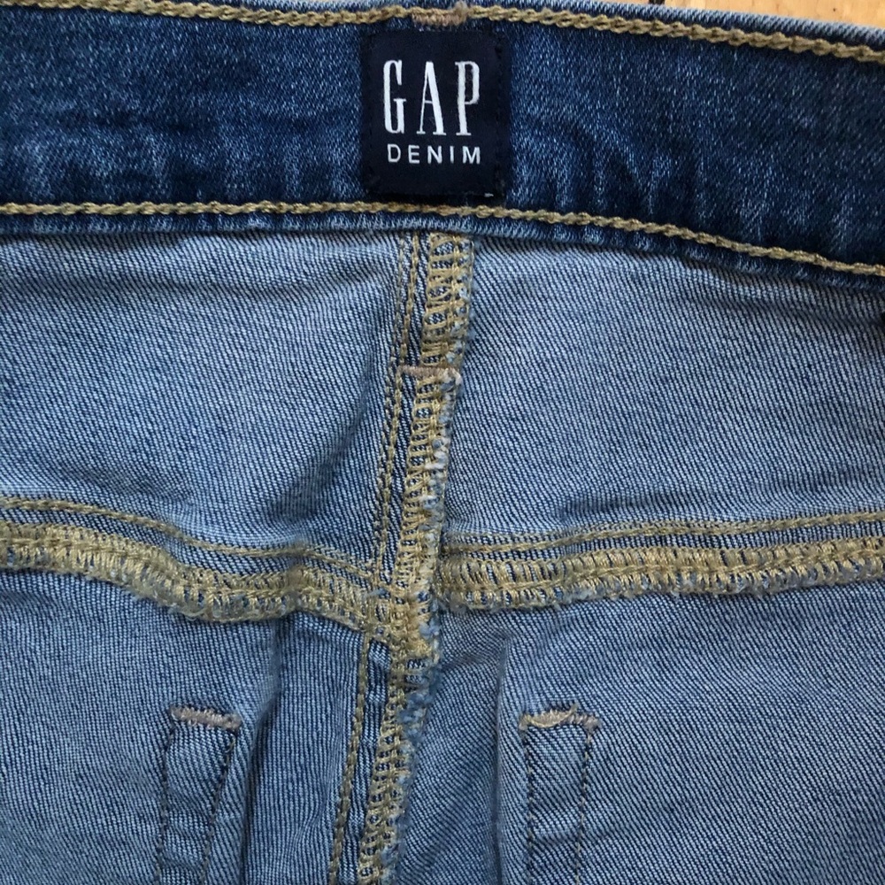 Sky High Skinny with Smoothing Pockets - Picture 2 of 3